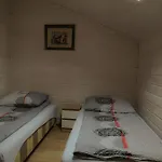 Drewniane Trebor Nyaraló *